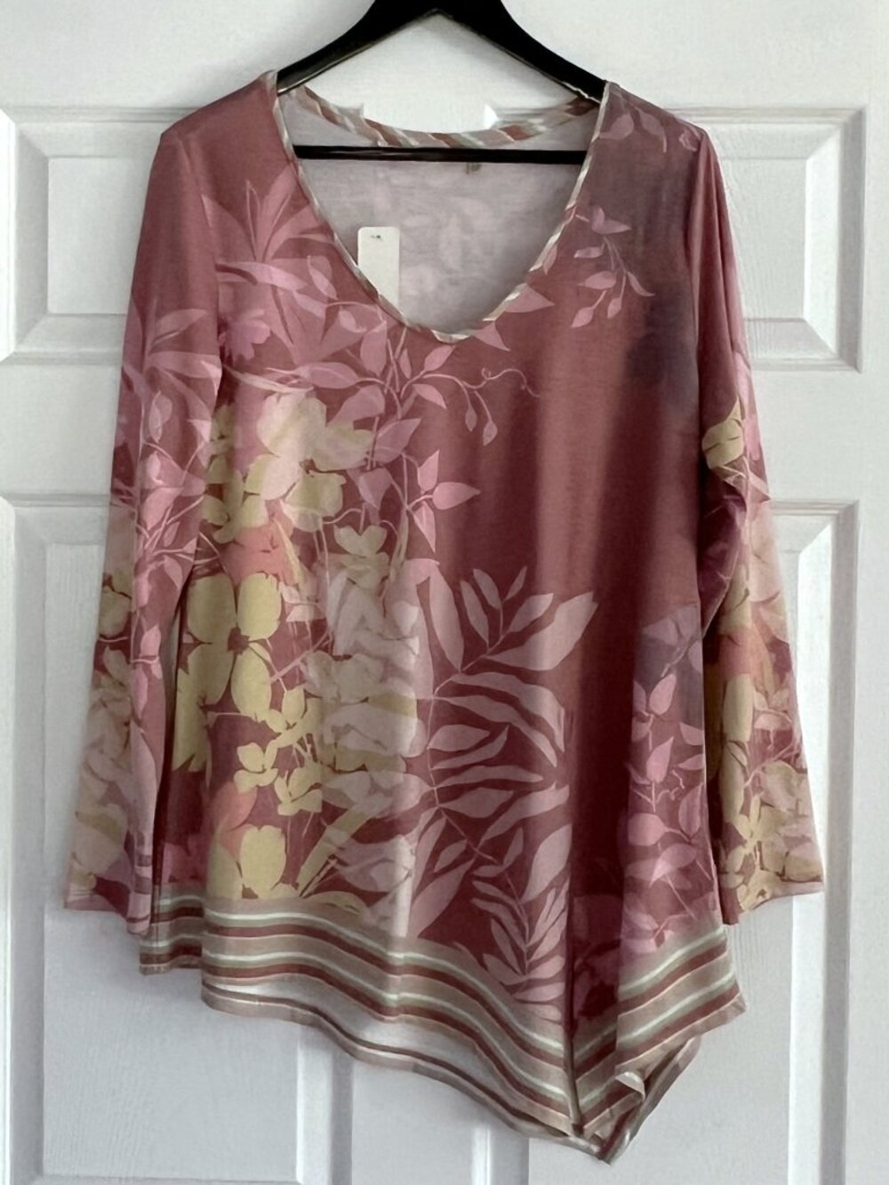 Soft Surroundings Adela long sleeve floral asymmetric hem top blouse size M NWT